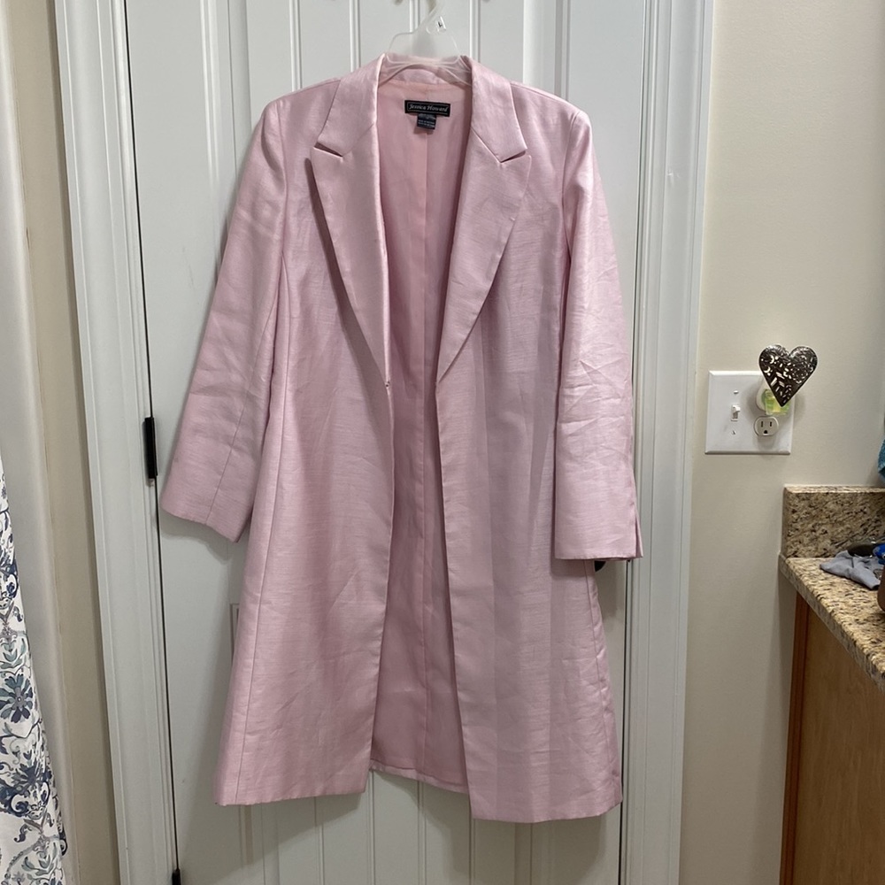 Jessica Howard Long pink shiny linen appearance evening jacket. Lightweight.